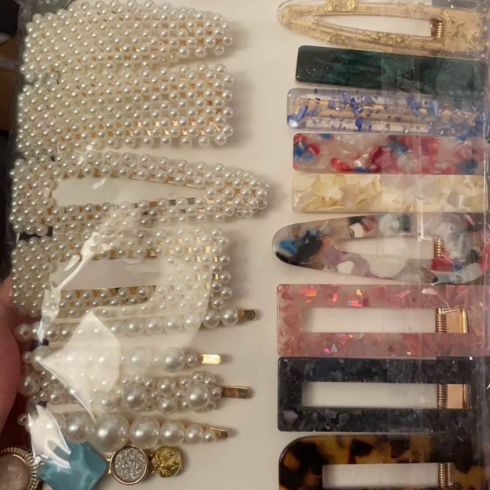 2/$20!!🌟 Hair clips NWT